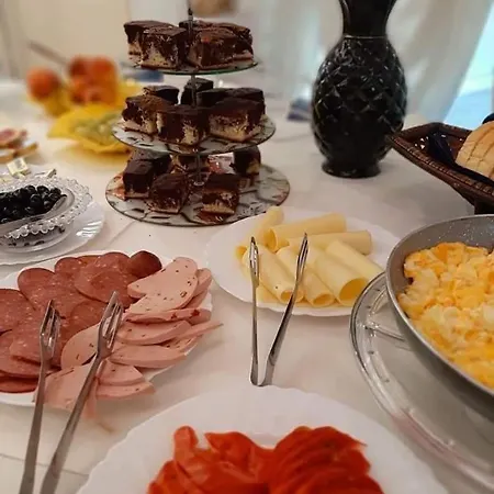 Hotel Family Selena 2*