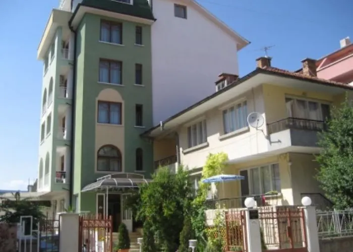 Hotel Family Selena 2*